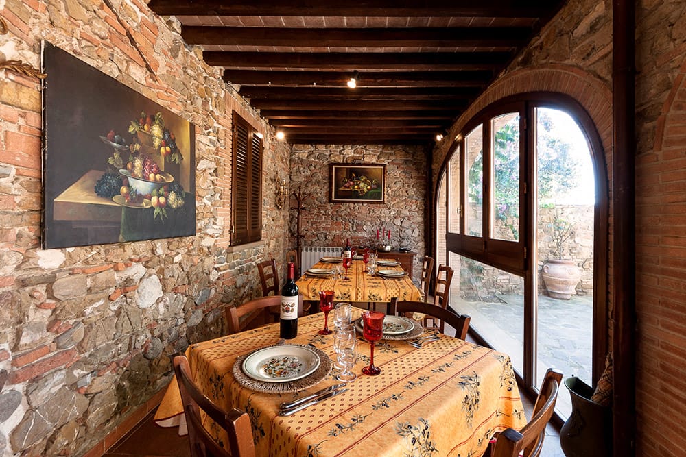 La veranda che si affaccia sui campi
